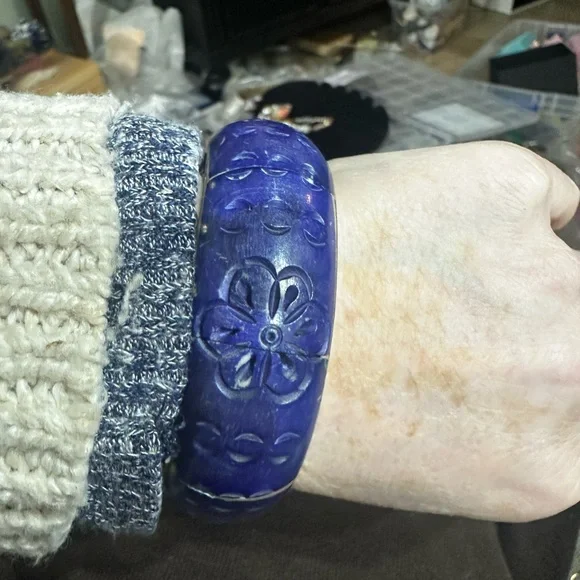 Bone Blue Floral Bangle Bracelet - Picture 12 of 12
